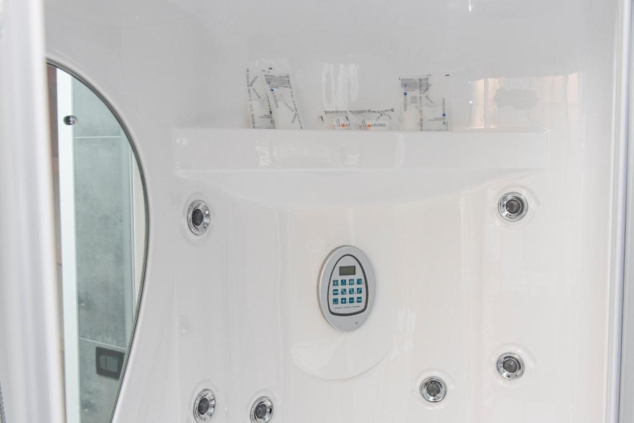 Fashion Apartment Silver بولونيا المظهر الخارجي الصورة