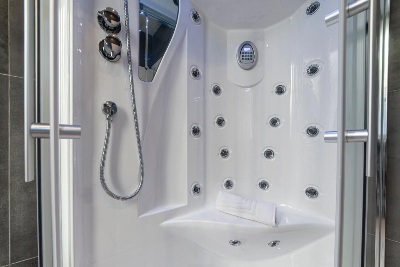 Fashion Apartment Silver بولونيا المظهر الخارجي الصورة